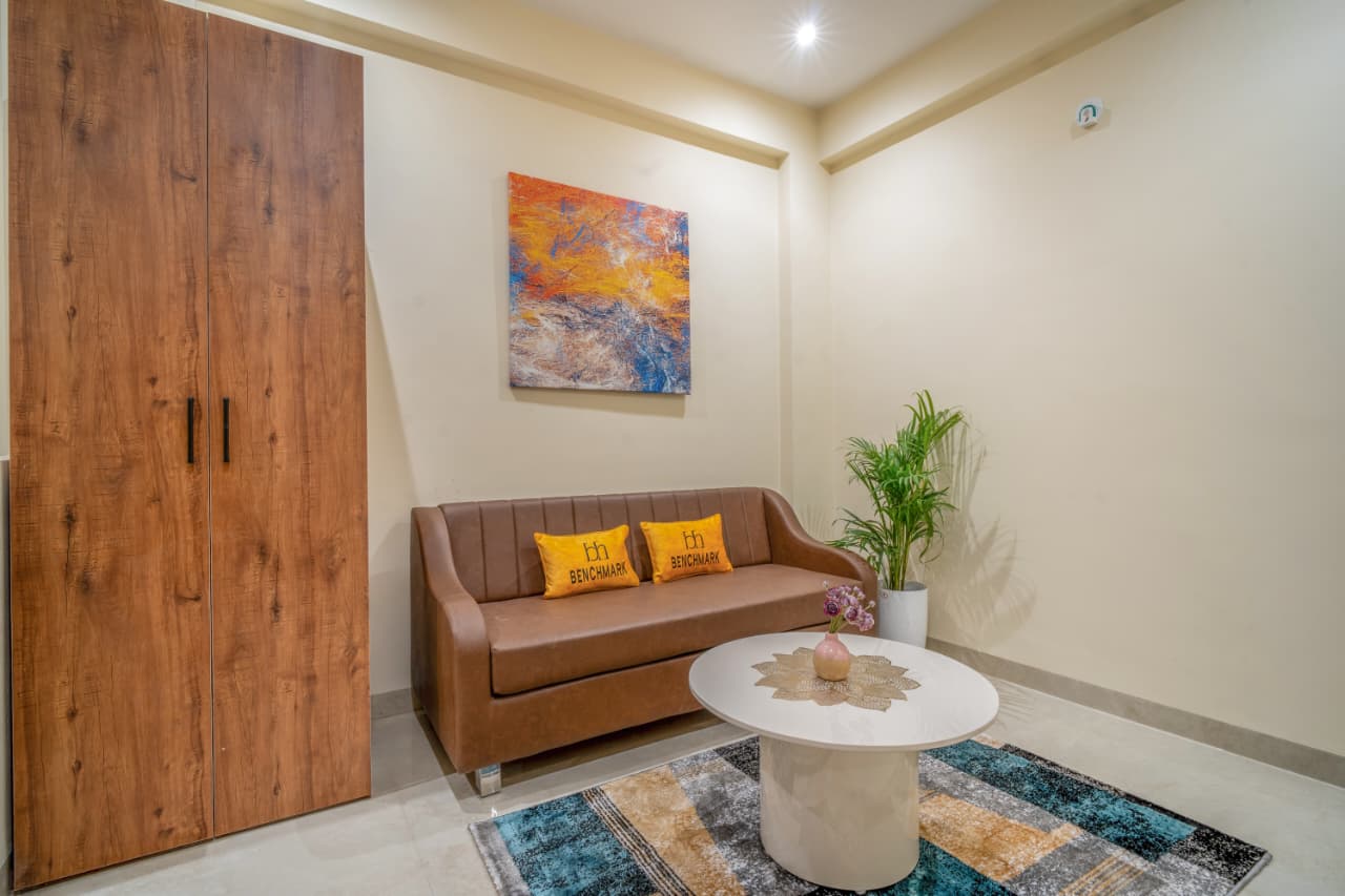 Benchmark 1 BHK Apartment — photo 3